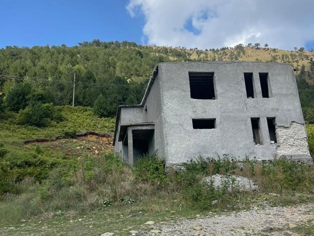 Shitet Objekt per Hotel(Qafshtame)