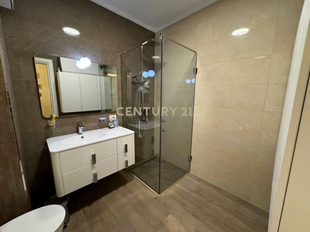 SHITJE, APARTAMENT 2+1+PARKIM, PRANE STADIUMIT AIR ALBANIA! 355,000 €