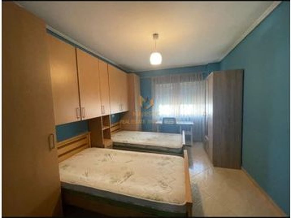 Shitet apartament 2+1 tek rr Ndre Mjeda , ish parku 