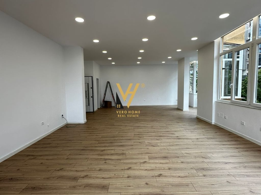 JEPET ZYRE 100 M2 QERA TE RRUGA E KAVAJES 1.300 EURO