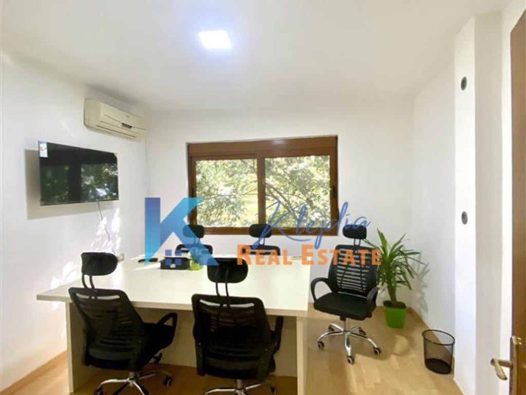 Zyre per qira ne qender, te 9 Katshet