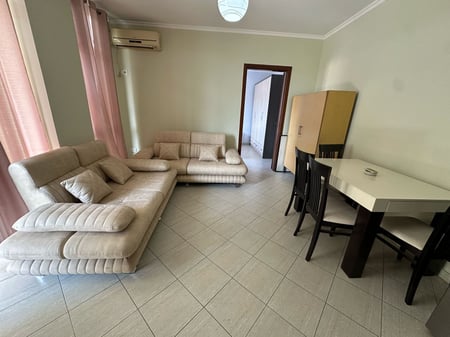 Apartament me qira 1+1 tek Gjykata e rrethit.