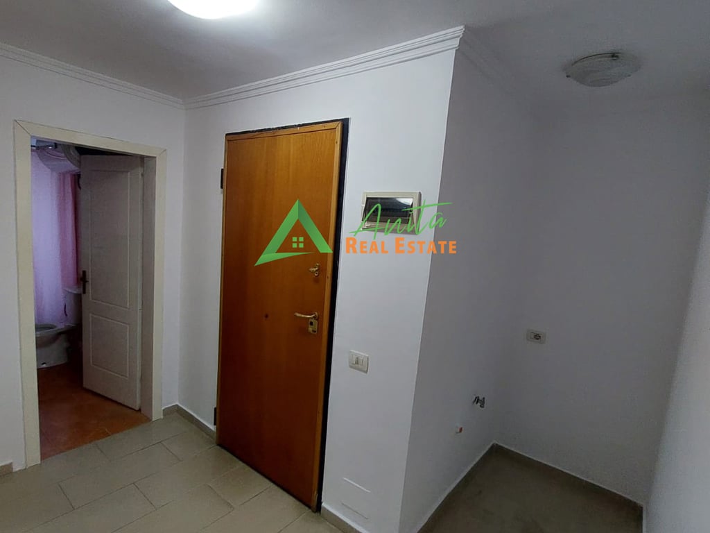 Appartamento 2+1 in Vendita in Via Kavaja sulla Strada Principale