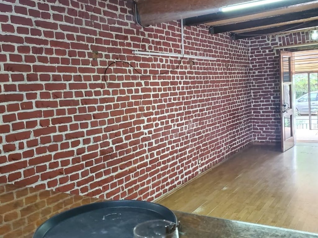 Shitet lokal 80m² , Rruga Lord Bajron