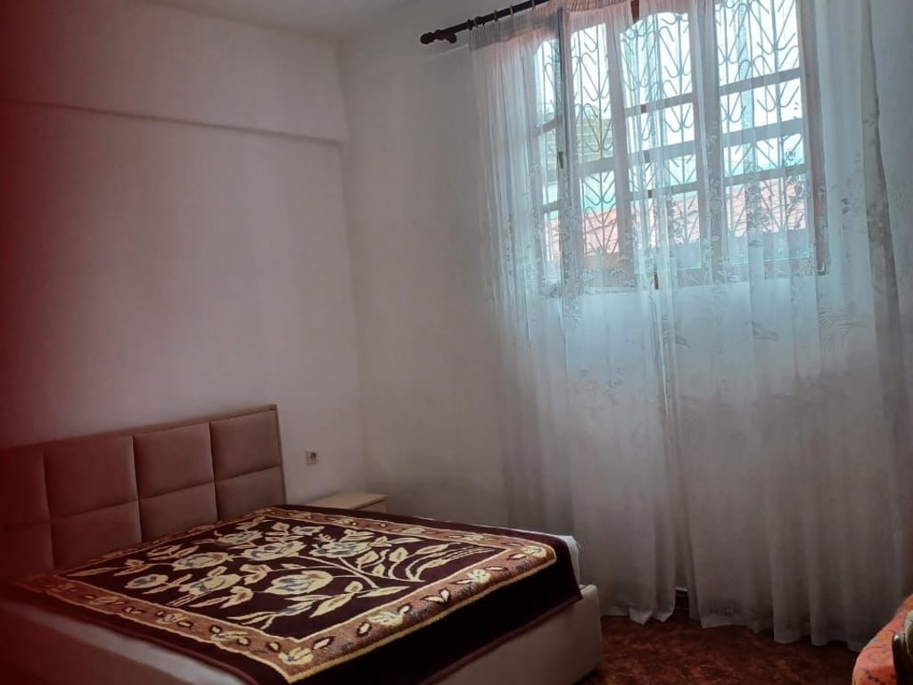 1+1 per qira ne Laprake, afer Kupoles