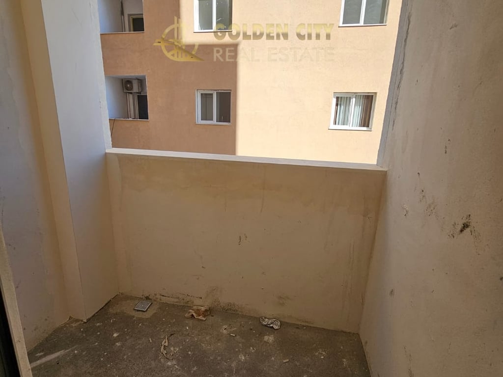 Shitet super apartament 1+1. spitall