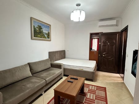 Affittasi monolocale in Via Dibra.