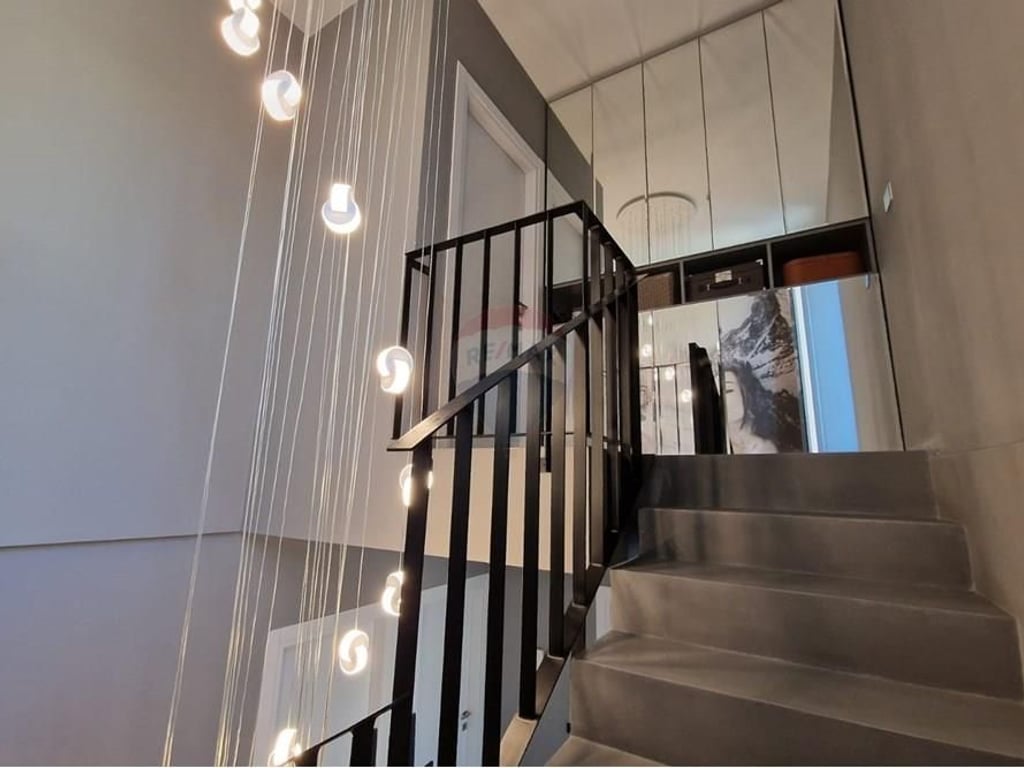 Villa di 3 piani in vendita vicino a TEG!