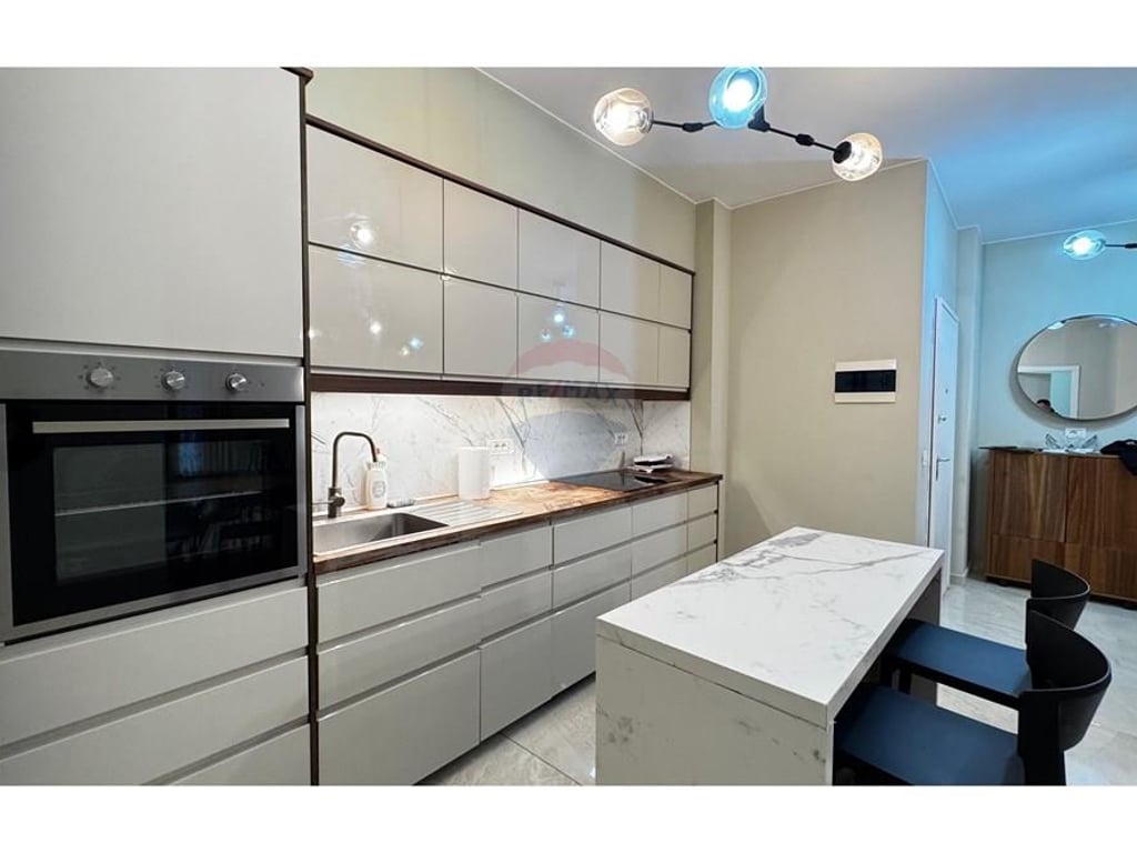 Apartament - Për Qira - Komuna e Parisit - Kompleksi Dinamo