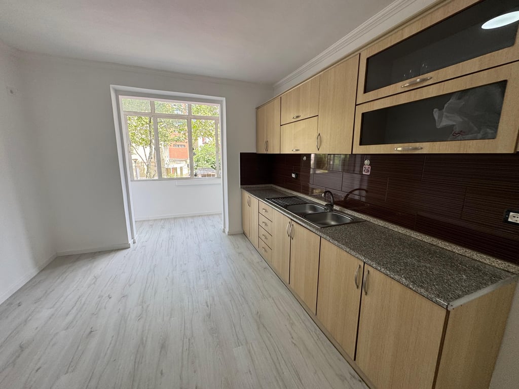 APPARTAMENTO 2+1 IN VENDITA, LUNGO LA STRADA Rr.ASIM VOKSHI!