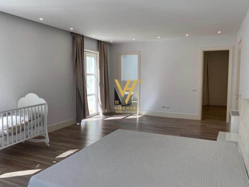 JEPET VILE DY KATESHE ME QERA TE KOMPLEKSI ROLLING HILLS 5.000 EURO