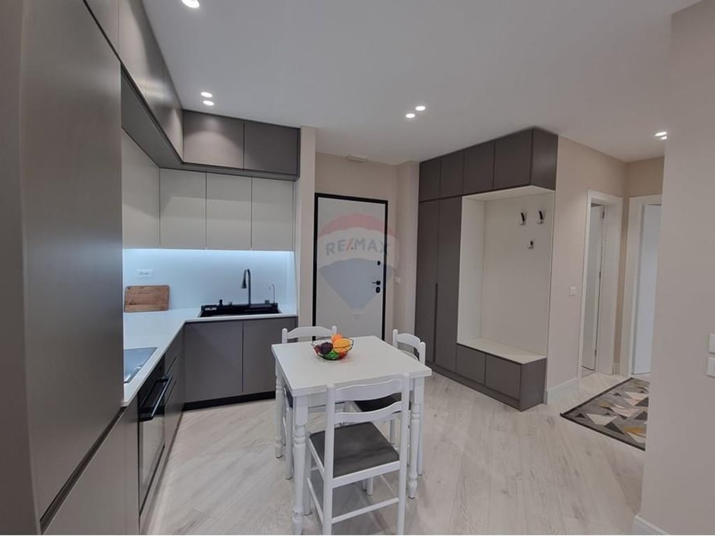 APARTAMENT 2+1+PARKIM PER QIRA TE LAKE VIEW 1500€