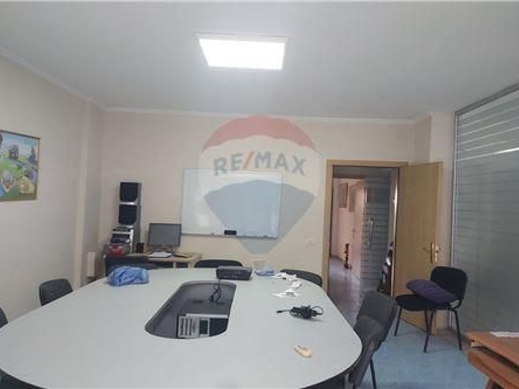 Si affittasi ambiente commerciale