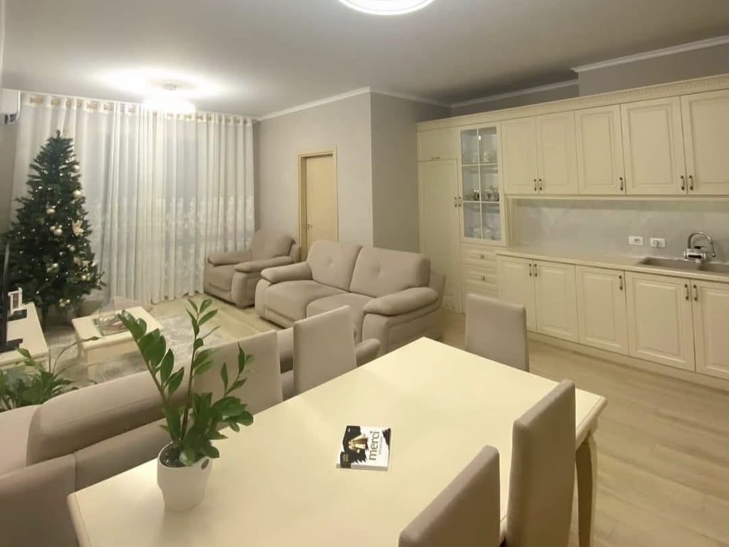 Shitet apartment ne rrugen gramoz pashko 