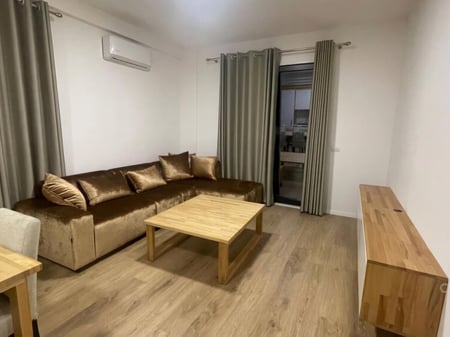 Jepet me Qira Apartament 2+1+2 përballë UET-së në  Porcelan