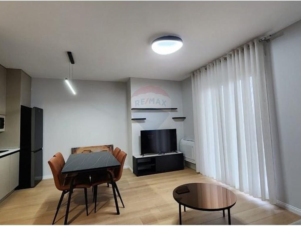 Apartament luxury prane Shkolles se Baletit, Tregu Elektrik.
