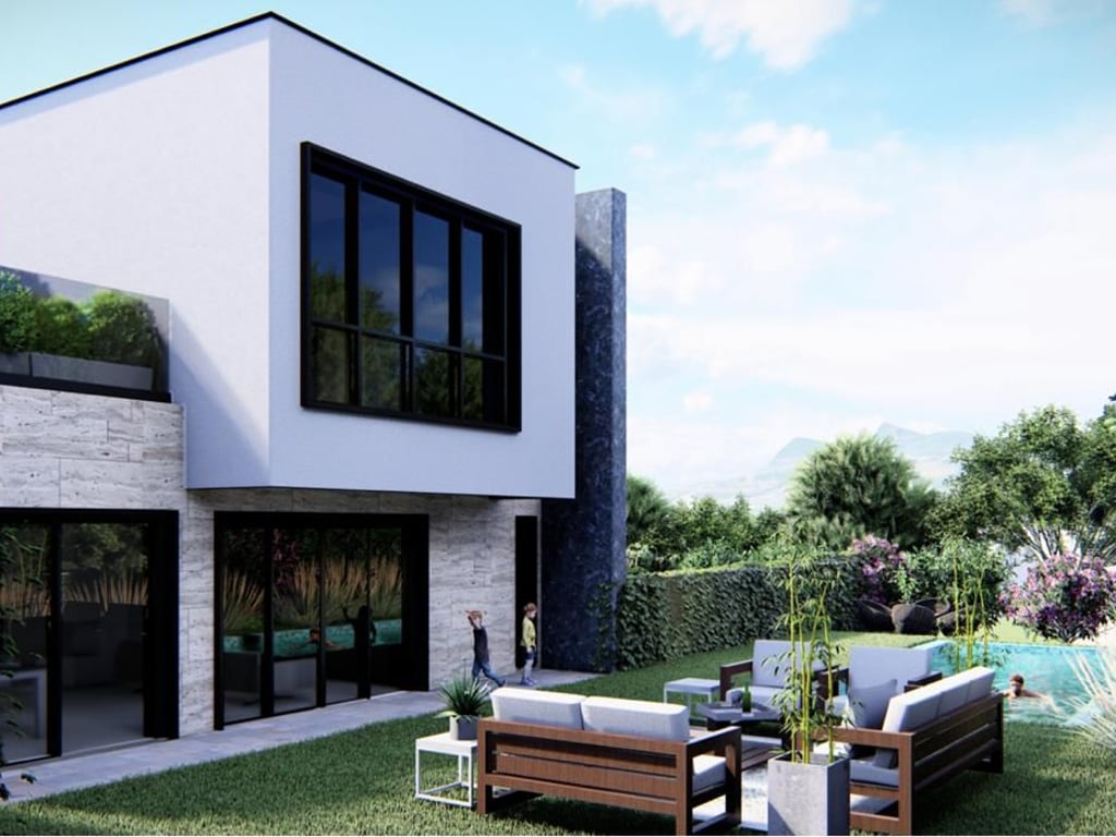 Vendita di una villa a 3 piani con piscina.