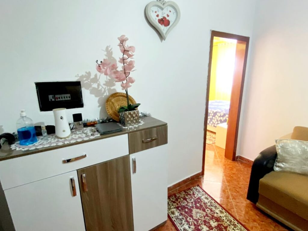 🔥Shitet apartament 2+1 ne nje zone shume te frekuentuar,pak metra nga shetitorja,Kavaje🔥