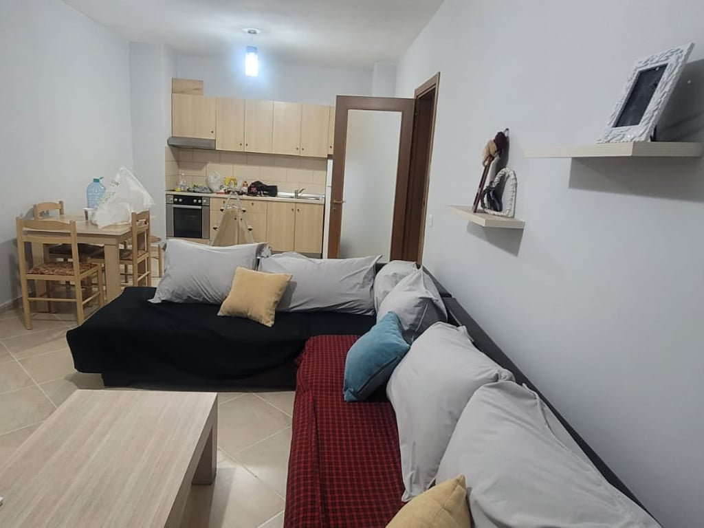 Apartment 2+1 for rent, at the beginning of Jordan Misja street near Gener 2 (behind the Supreme Court). Price: 550,000 lek.