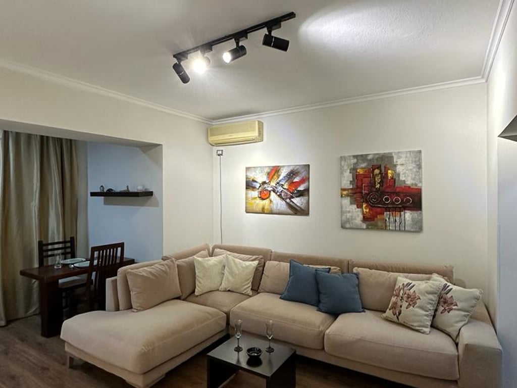 Stacioni i Trenit ofrojme per qira apartament 2+1