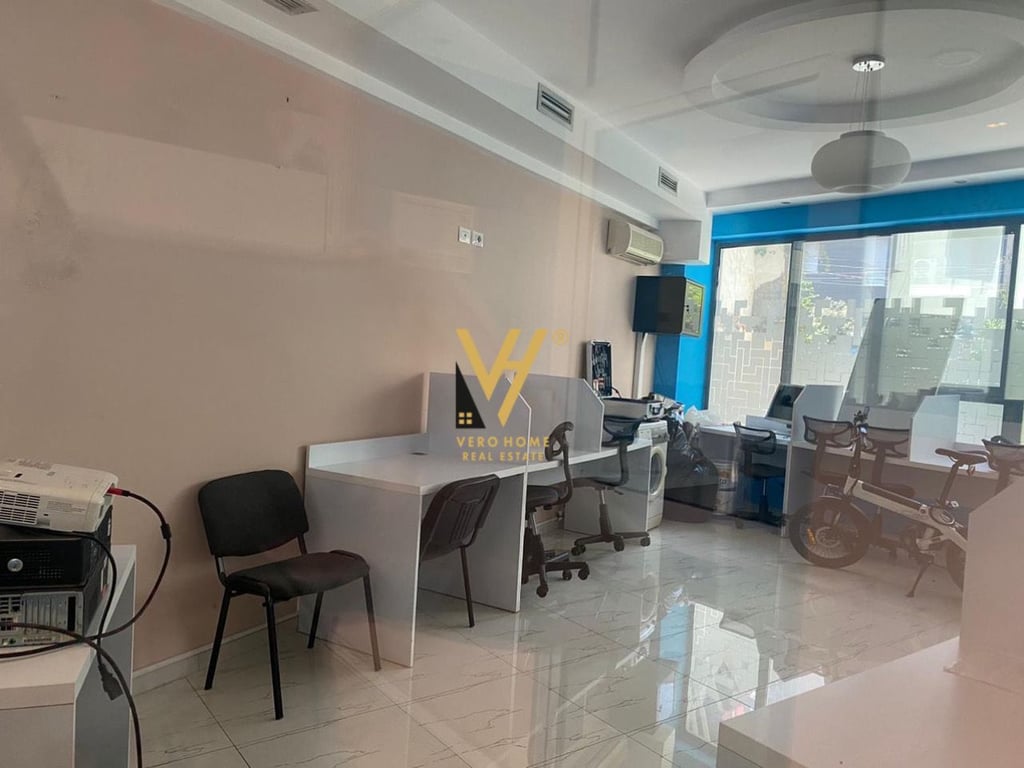 JEPET AMBIENT BIZNESI 80 M2 ME QERA TE SELVIA 900 EURO