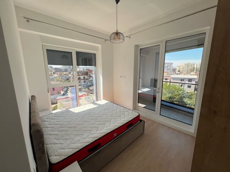 Affittasi appartamento 2+1+2 in Jordan Misja vicino al Bulevardit te Ri.