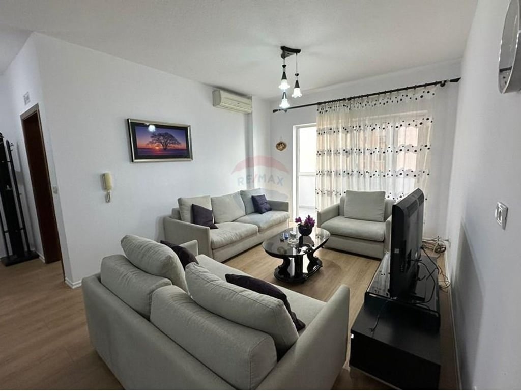 Jepet me qera apartament 2+1 te Stadiumi Dinamo