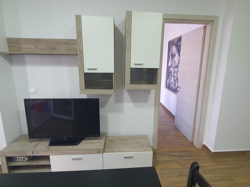 1+1, Kika Complex 2, Paris Commune, 570 euros