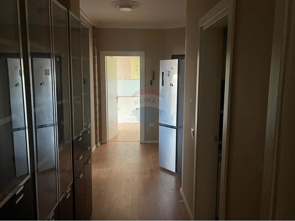 Apartament 3+1+2 per zyre me qira ne Bllok.