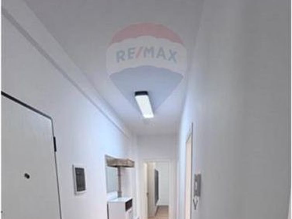 A 3+1+2 apartment is for rent at "Euro 3D".