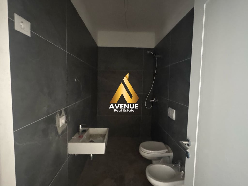 APPARTAMENTO 3+1+2 BAGNI + 2 BALCONI IN VENDITA PRESSO IL BULEVARDI I RI, STAZIONE DEL TRENO, TIRANA