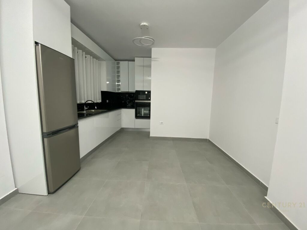 Shtepi me qera  ke xhamia selite 