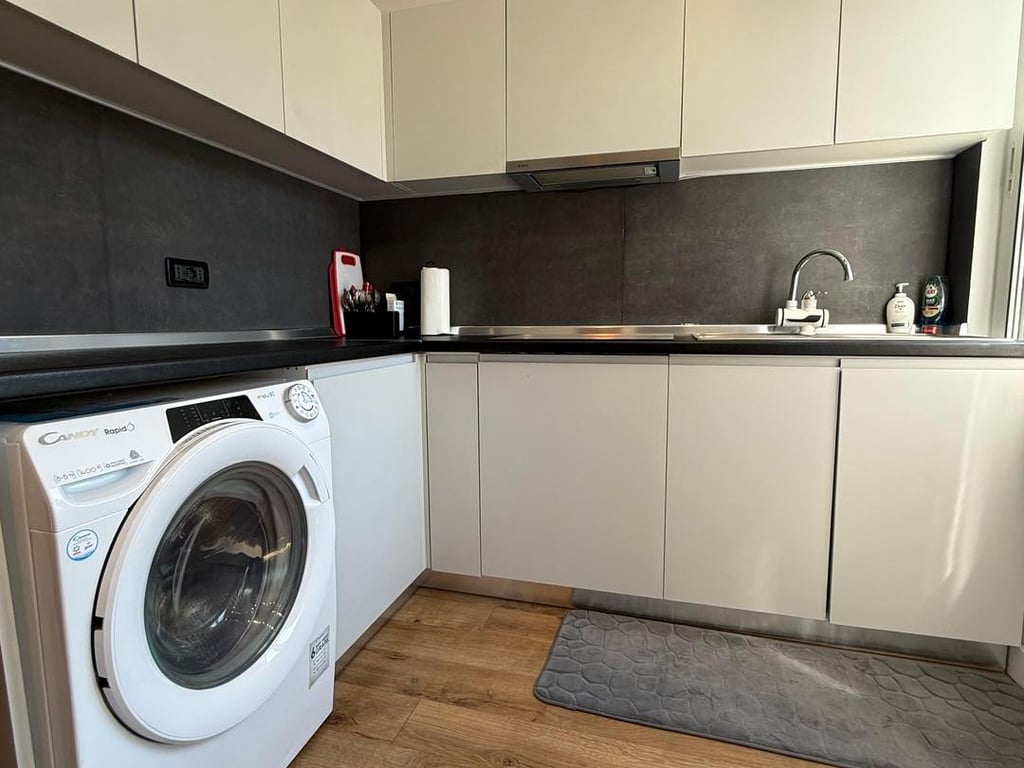 1+1 Luxury apartment for rent in the Paris Commune.