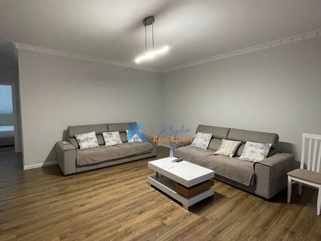 2+1+2 per qira qira ne Selite, afer Universitetit Marin Barleti