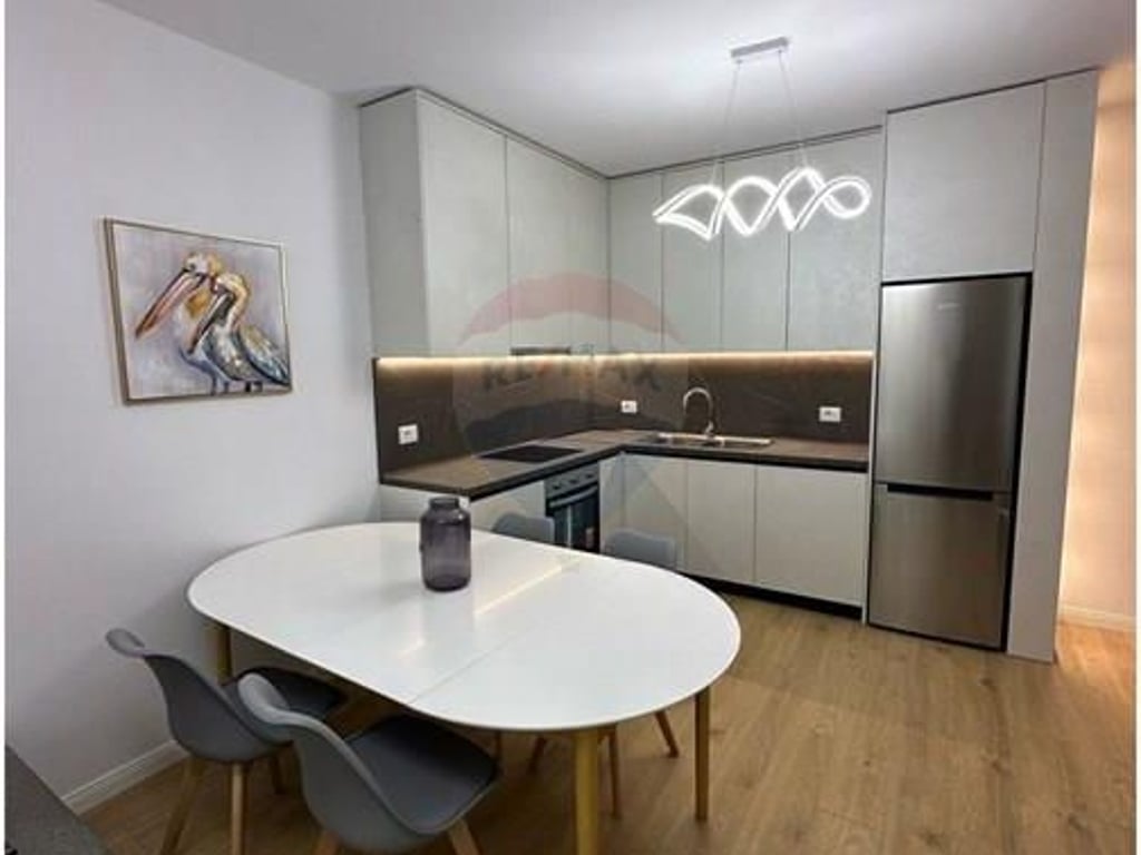 Jepet me qira apartament 2+1 tek Tirana Golden Park.