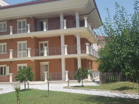 Casa Privata per Affari