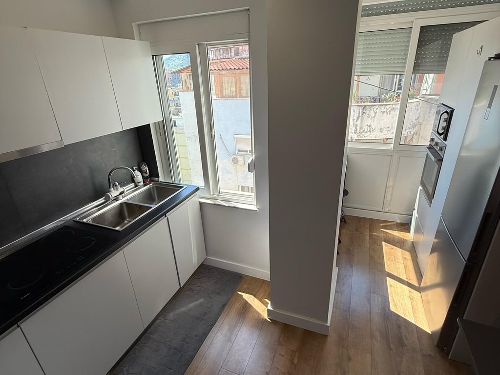 Apartament 1+1 tek Komuna e Parisit prane Kika 2