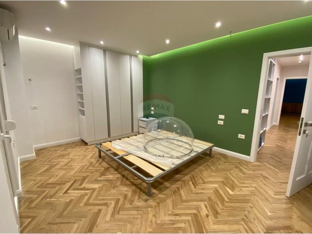 Appartamento 3+1 in vendita in Via Elbasanit!