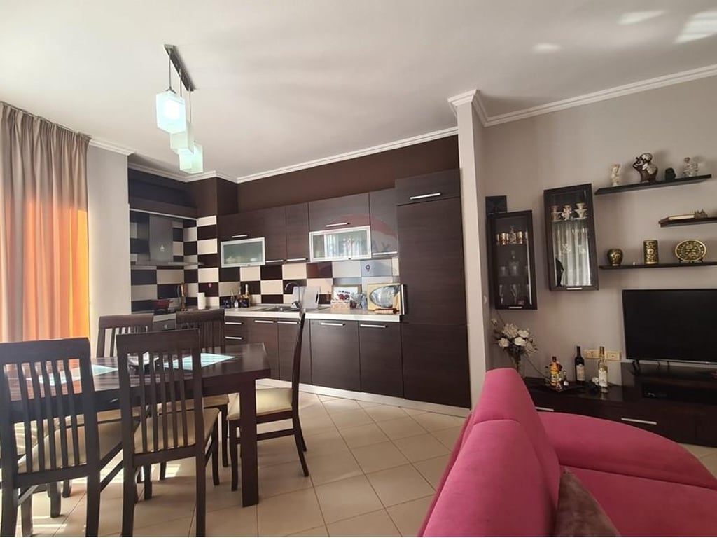 Apartament 3+1+2 ne shitje ne Yzberisht!