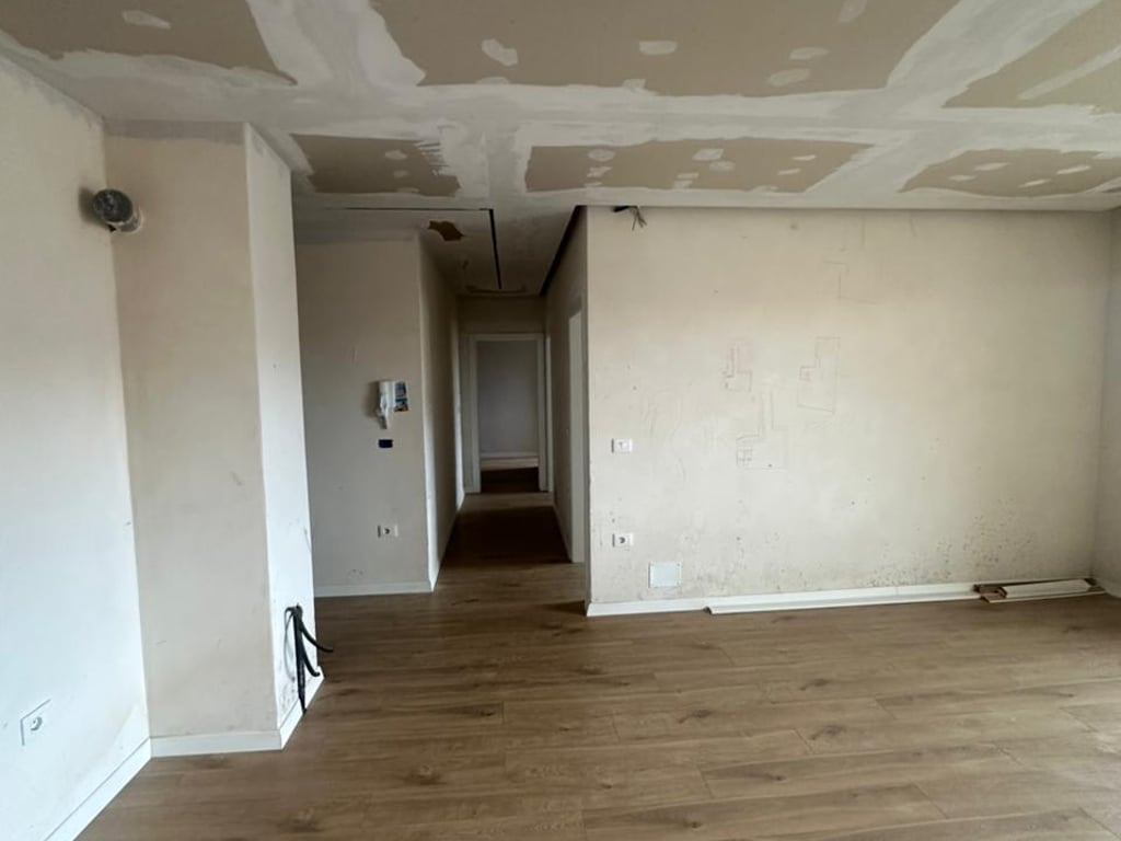 For sale: 3+1+2 apartment and 2 parking spaces at Golden Gate, opposite American Hospital 3.