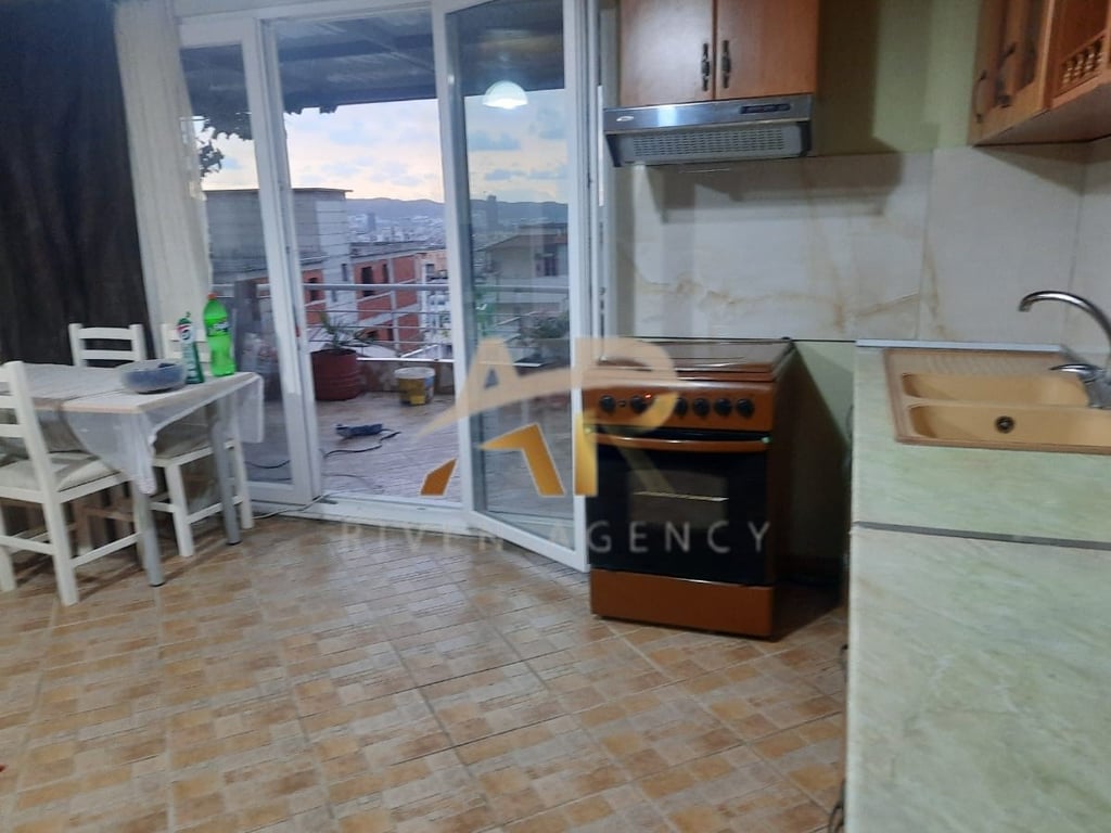 Jepet me qera hyrje 1+1 Kodra e Priftit