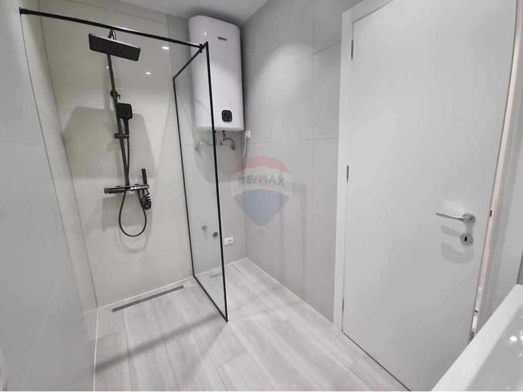 APARTAMENT 2+1+PARKIM PER QIRA TE LAKE VIEW 1500€