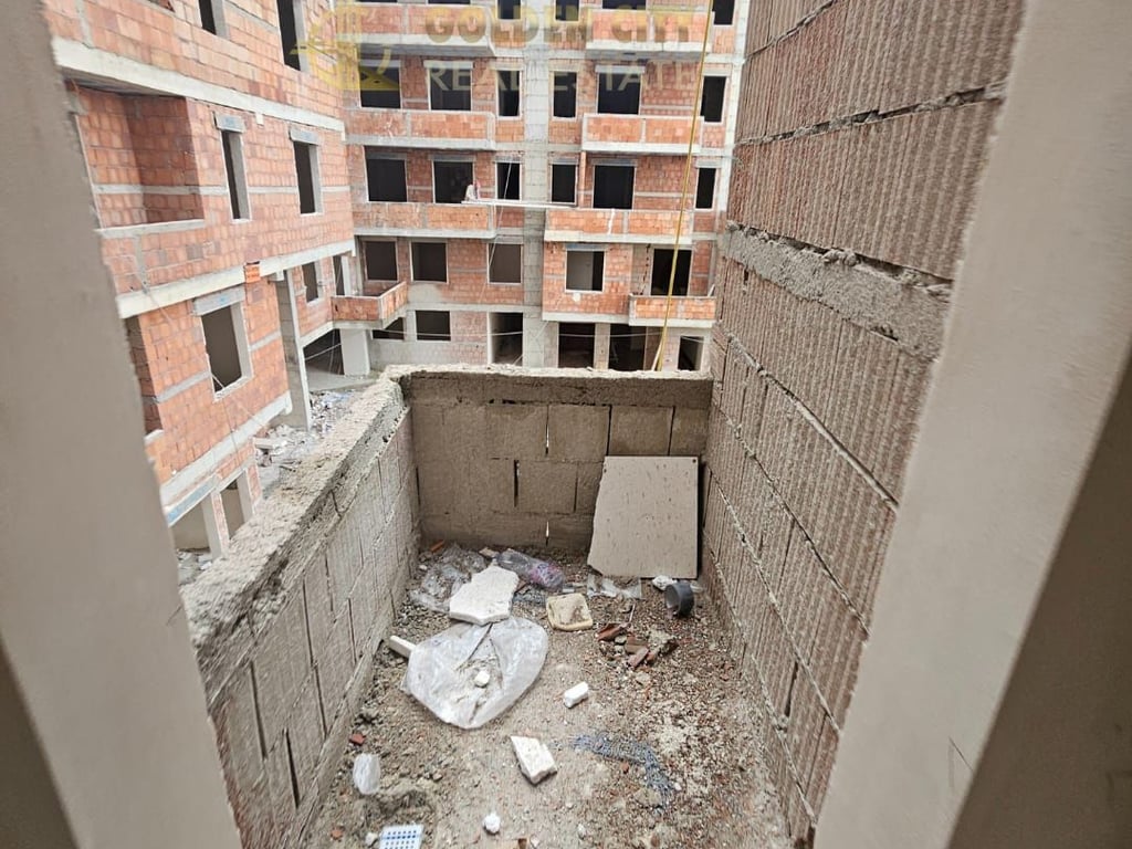 Shitet apartament 2+1+2 Golem