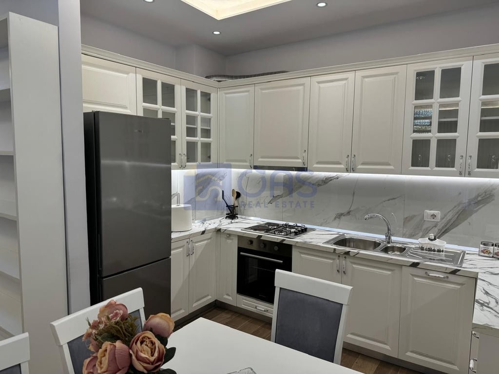 A 2+1 apartment is for rent on Kavaja Street for 600 euros.