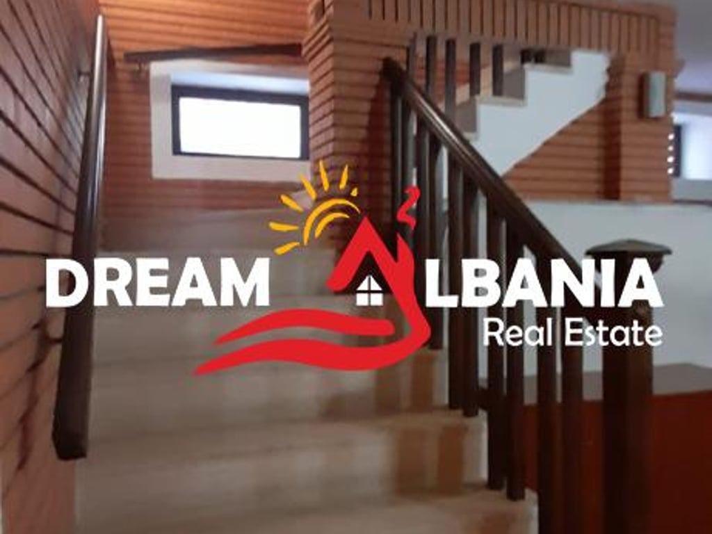 Vile me qera tek Komuna e Parisit (ID 4251285)