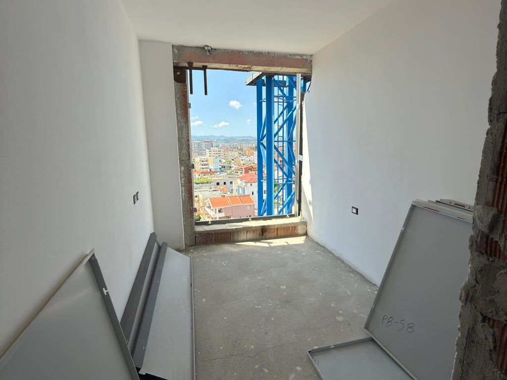 Vendesi appartamento 3+1+2+Balcone in Jordan Misja vicino al Bulevardit te Ri.