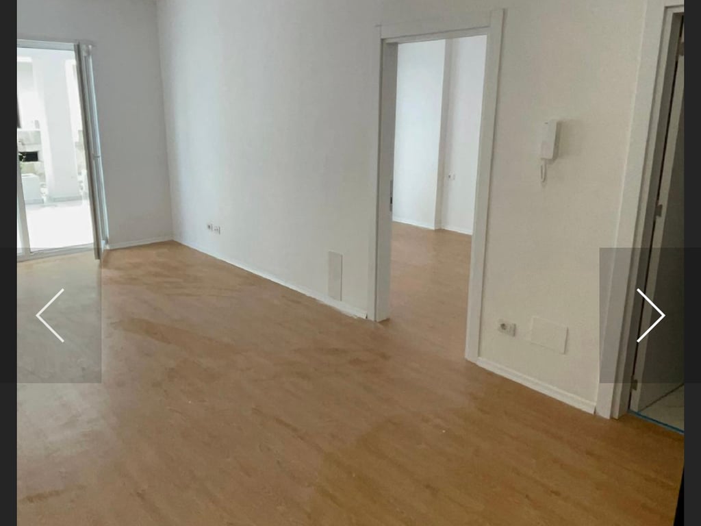 A 1+1 apartment with a veranda is available for rent at Univers City for residential or office use.