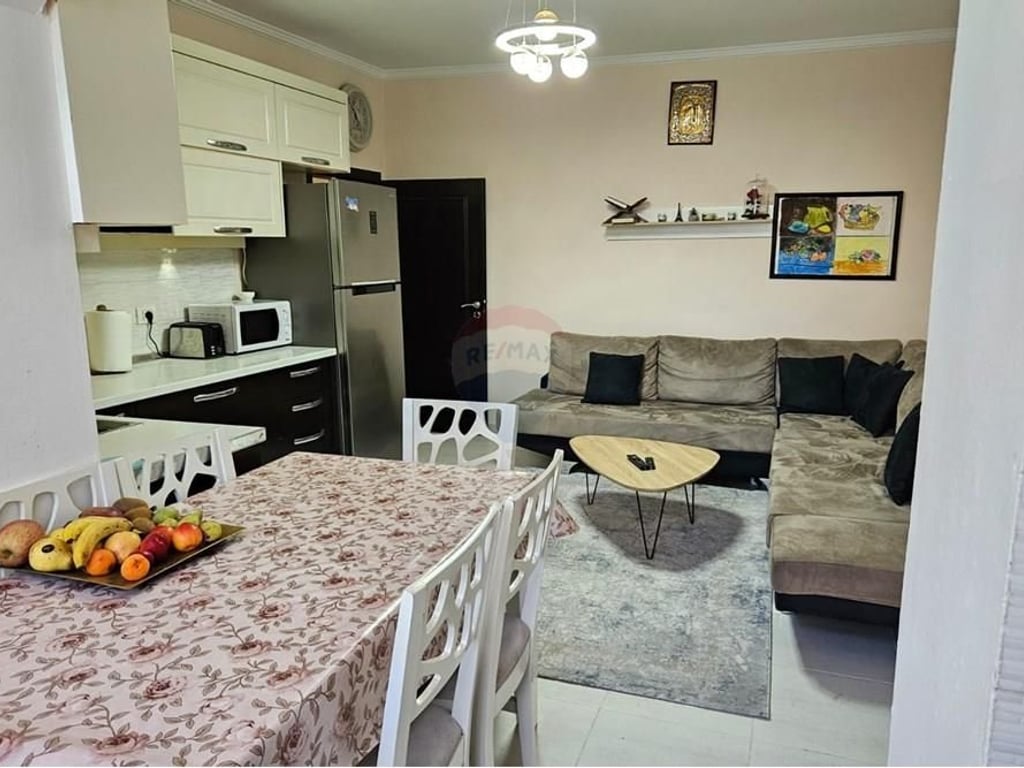 Apartment 2+1 with Yard for Sale on Elbasan Street