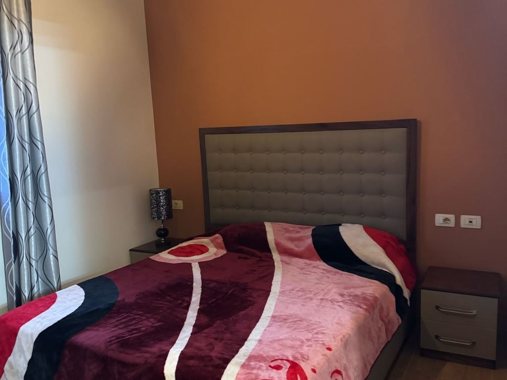 Apartment 2+1 for rent in Fusha Aviacionit 550 euros.