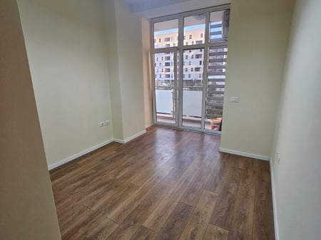 Zyre me qira te Komuna e Parisit 1600 euro